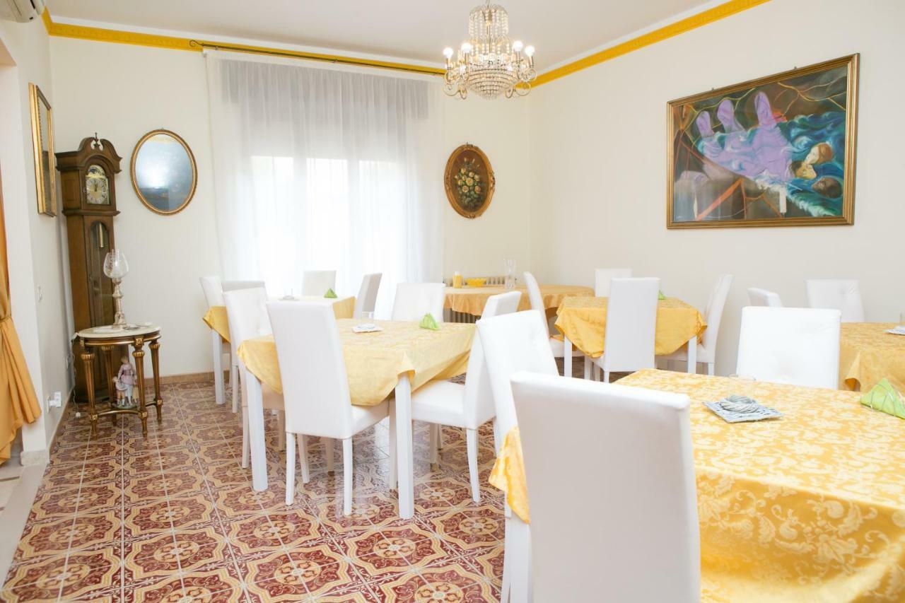 Affitta Camere The Queen Ispica Exterior photo
